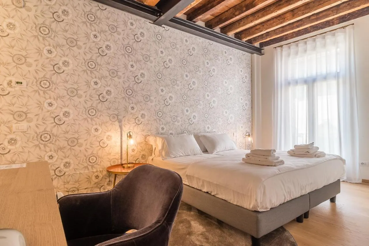 Blooms Botanical Rooms Padova 0*,