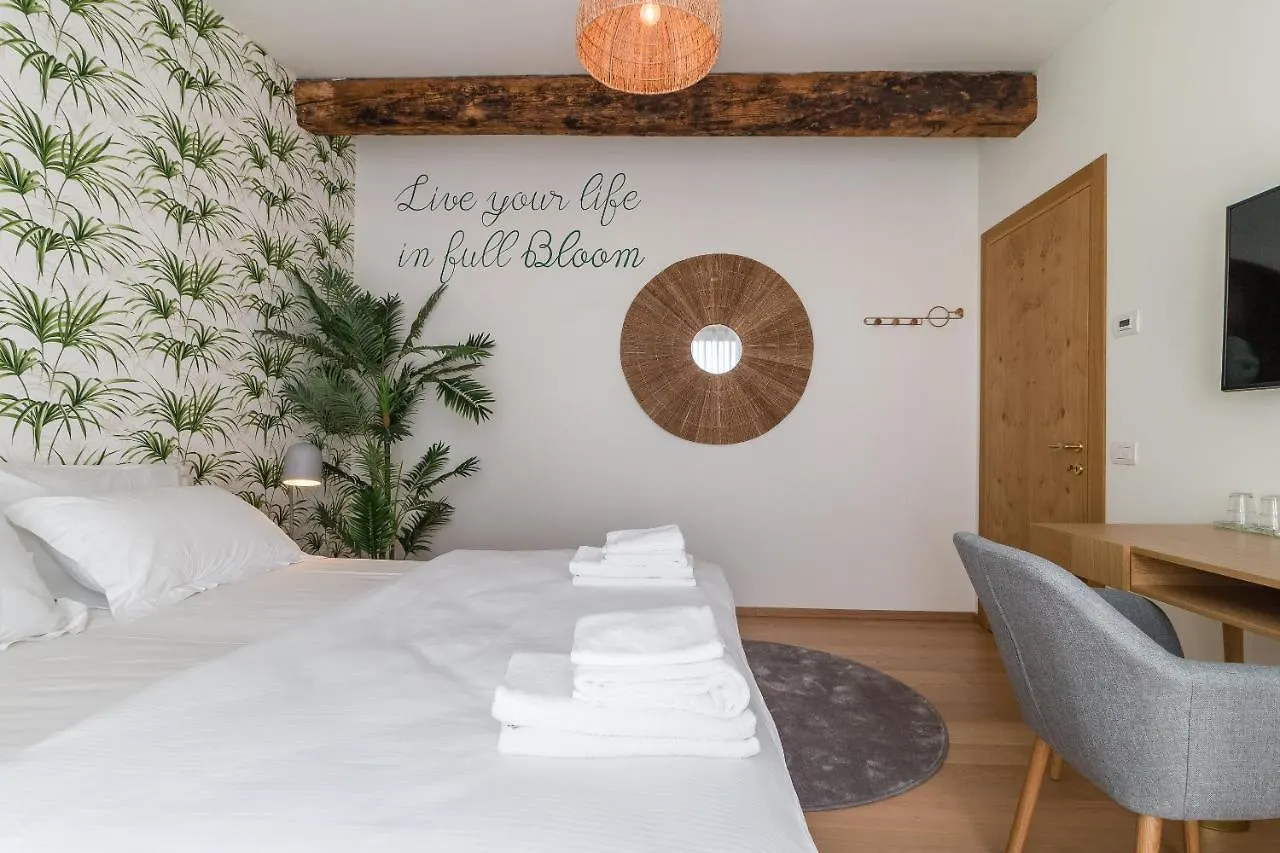 Blooms Botanical Rooms Padova Guest house